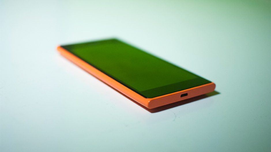 Nokia Lumia 735 Diseño